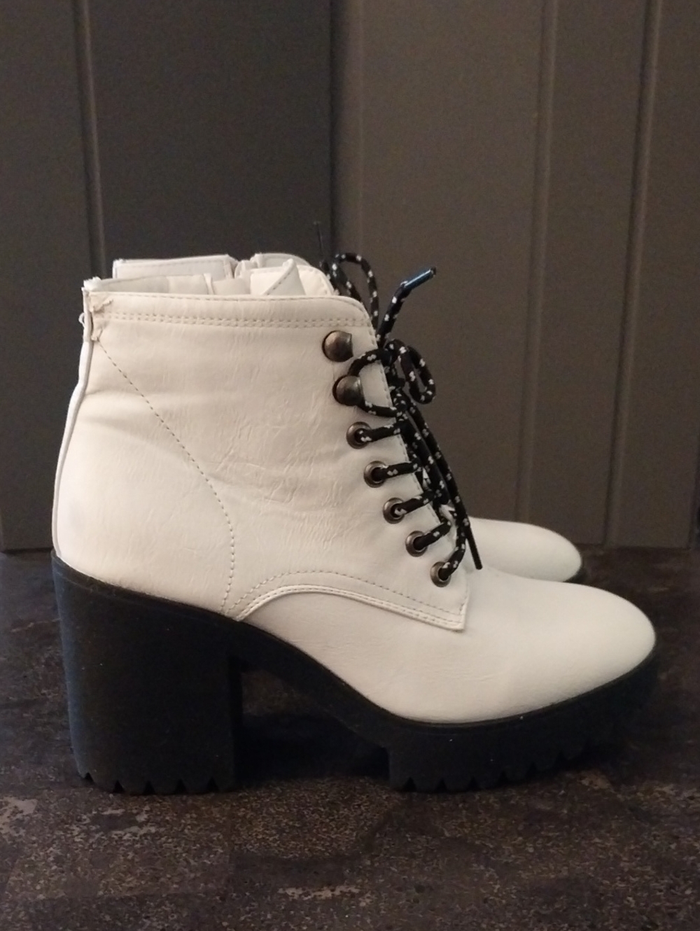 Flat Iron-White Lace-Up Chunky Heel Ankle Boots-(Read)